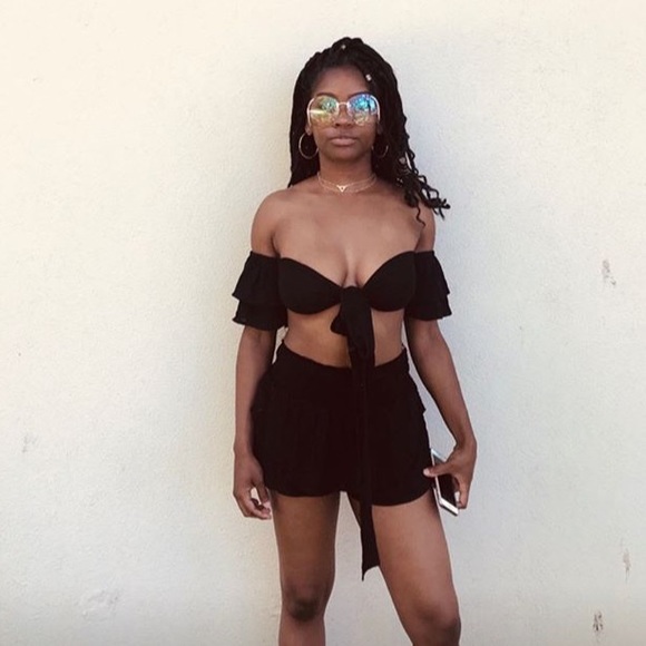 Sale Off The Shoulder Tie Front Short Set - Picture 7 of 10